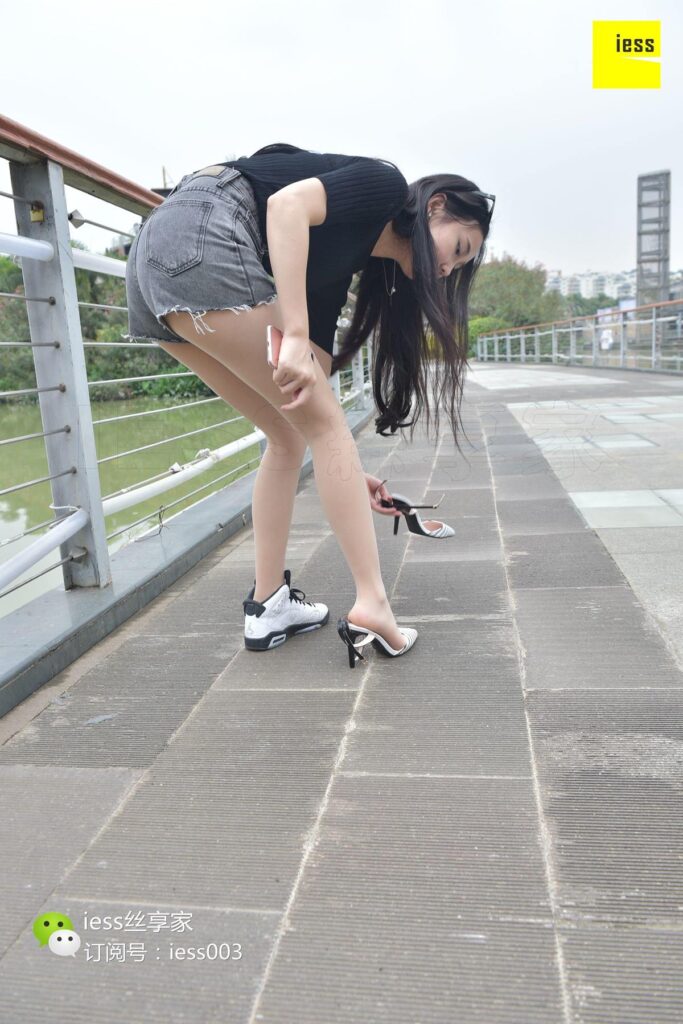 [IESS异思趣向] 2017.08.02 丝享家034：《超短热裤肉丝》欣欣 [99P/77.2MB]插图1