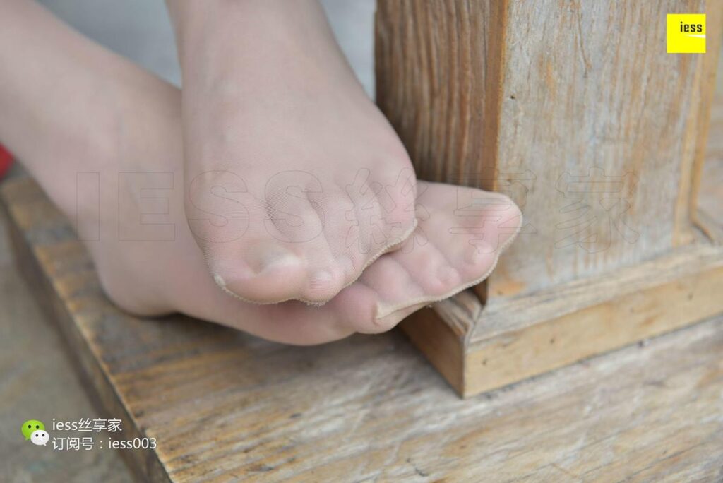 [IESS异思趣向] 2017.08.16 丝享家044：《放开那只小红鞋，让我来！》文欣 [99P/62.5MB]插图1