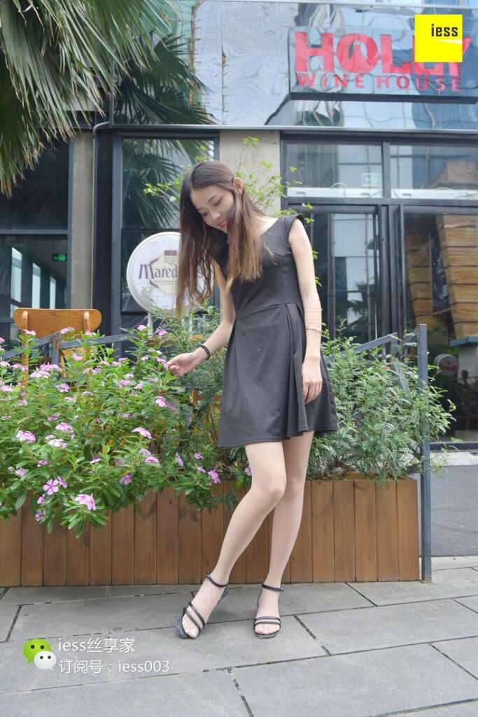 [IESS异思趣向] 2017.09.01 丝享家056：《咬一口水晶玉足Ⅱ》婉萍 [99P/87.3MB]插图3