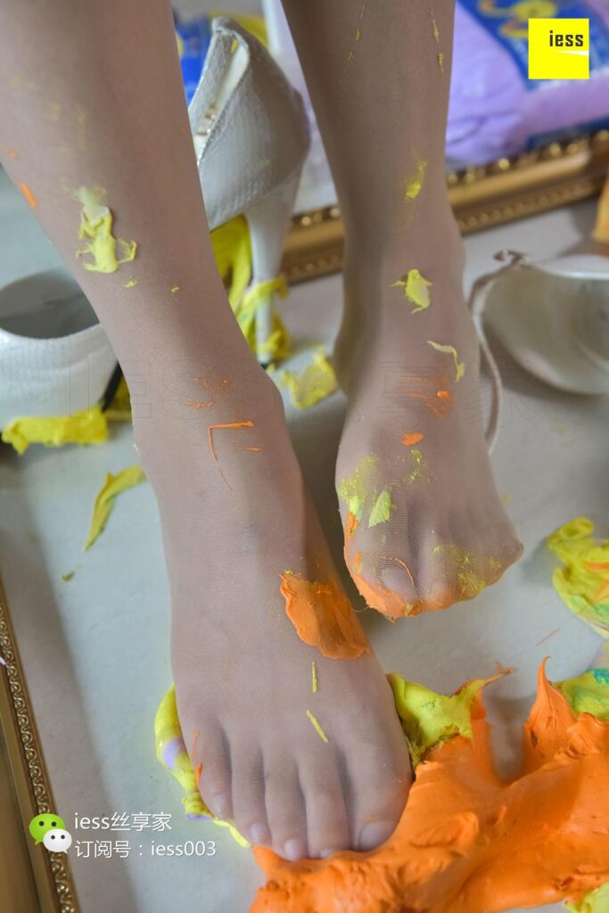 [IESS异思趣向] 2017.10.18 丝享家084：《用丝足脚为你调制一抹色彩》婉萍 [99P/60.9MB]插图3