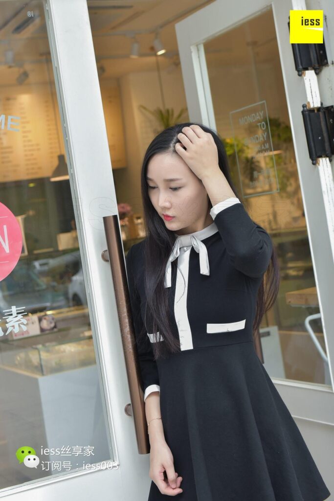 [IESS异思趣向] 2017.10.26 丝享家090：《橱窗里的肉丝美女》文欣 [99P/45.6MB]插图2