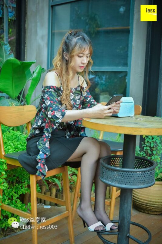 [IESS异思趣向] 2017.11.03 丝享家096：《新晋175高挑嘿丝女神》紫紫 [99P/47.6MB]-无料摄影圈