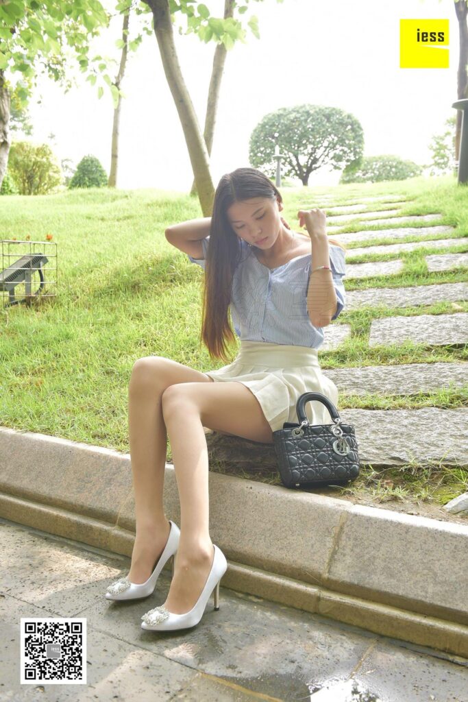 [IESS异思趣向] 2017.11.14 丝享家103：《草地上的肉丝短裙》七七 [99P/70MB]插图3