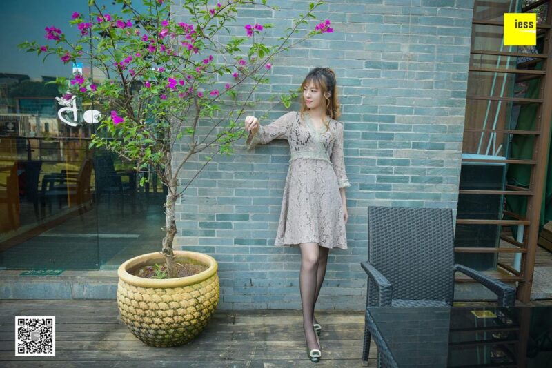 [IESS异思趣向] 2017.11.16 丝享家105：《妹纸你还是穿平底鞋吧》紫紫 [99P/60.7MB]-无料摄影圈