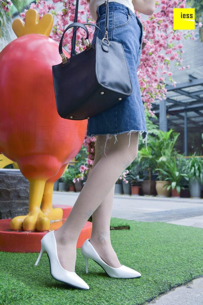 [IESS异思趣向] 2017.11.20 丝享家107：《水晶白色丝袜》晶晶 [99P/60.6MB]插图3