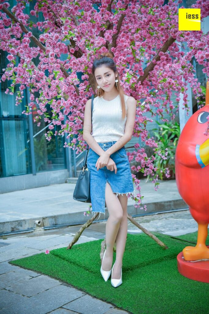 [IESS异思趣向] 2017.11.20 丝享家107：《水晶白色丝袜》晶晶 [99P/60.6MB]插图2