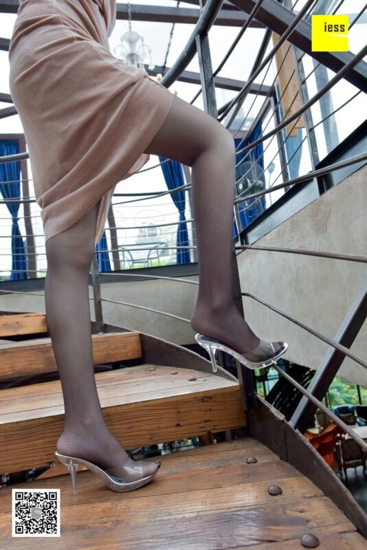 [IESS异思趣向] 2017.12.25 丝享家133：《楼道里的嘿丝美女》紫紫 [99P/53.6MB]-无料摄影圈