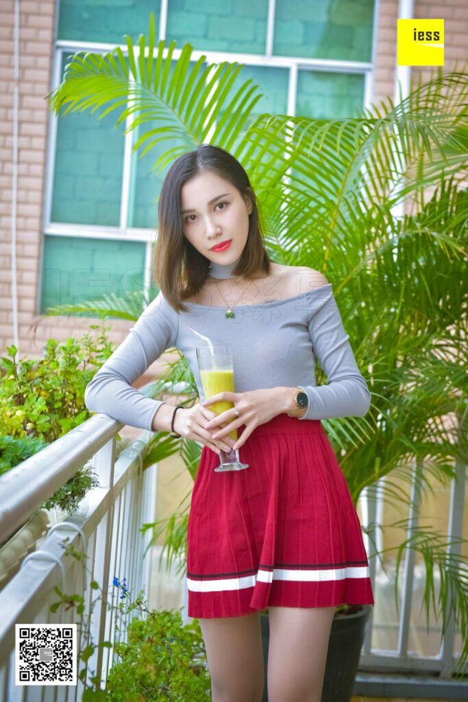 [IESS异思趣向] 2017.12.28 丝享家135：《绝美辣妈的风情凉鞋》君君 [99P/46.6MB]插图2