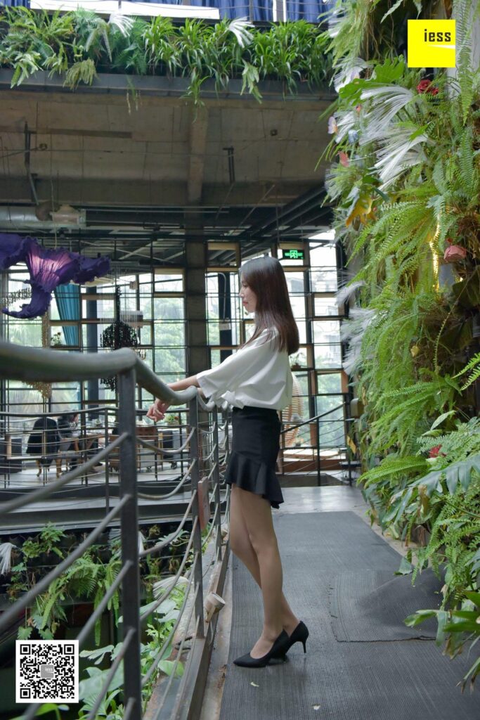 [IESS异思趣向] 2018.01.07 丝享家142：《软妹肉丝小细腿》新模 [99P/37.1MB]插图2