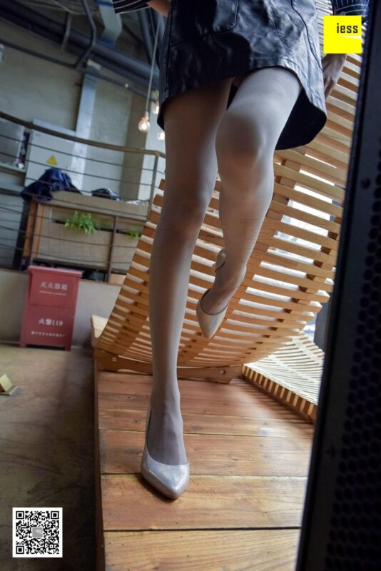 [IESS异思趣向] 2018.01.16 丝享家149：《超直铅笔腿灰丝》永英 [99P/38.2MB]-无料摄影圈