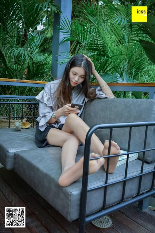 [IESS异思趣向] 2018.01.18 丝享家150：七七《正在看书的棕丝美女》[99P/51.8MB]-无料摄影圈