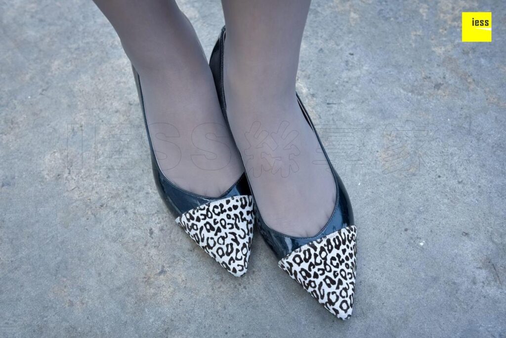 [IESS异思趣向] 2018.01.26 丝享家156：《风满微肉腿》佳桢 [99P/44.6MB]插图2