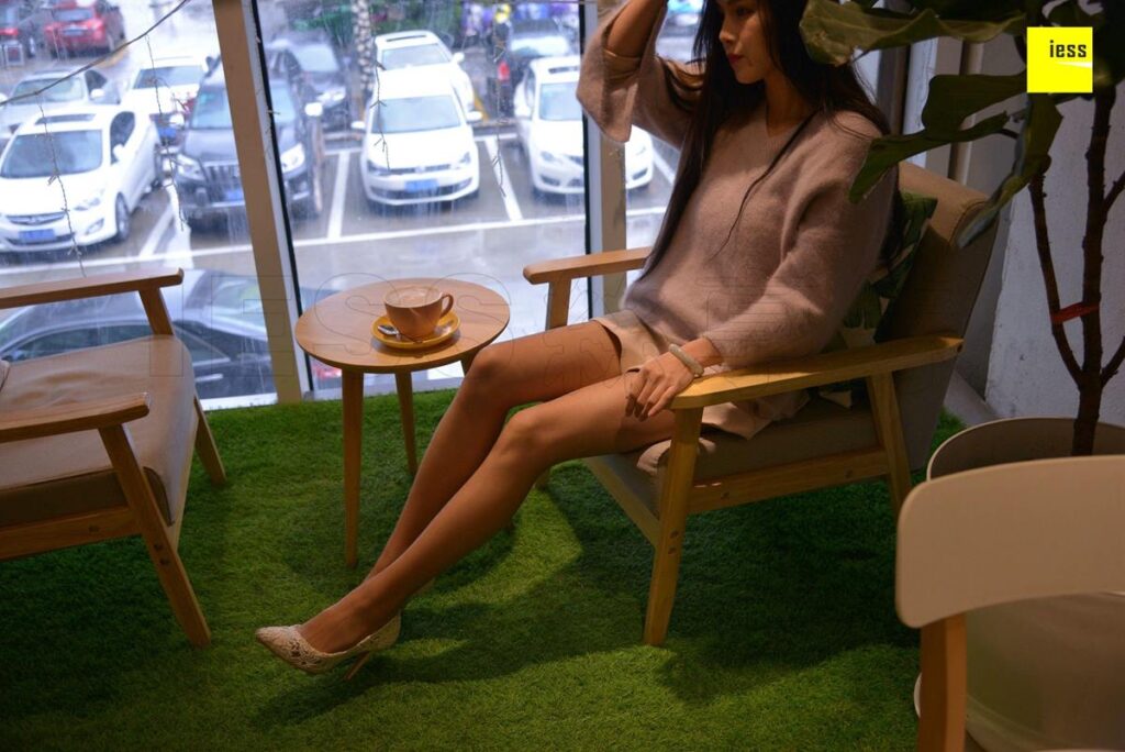 [IESS异思趣向] 2018.01.28 丝享家157：《约网紅喝咖啡》小羽 [99P/53.6MB]插图2