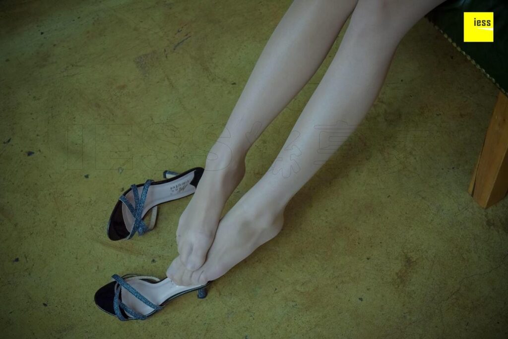 [IESS异思趣向] 2018.02.09 丝享家166：《风情万种肉丝凉拖》木木 [99P/32.3MB]插图3