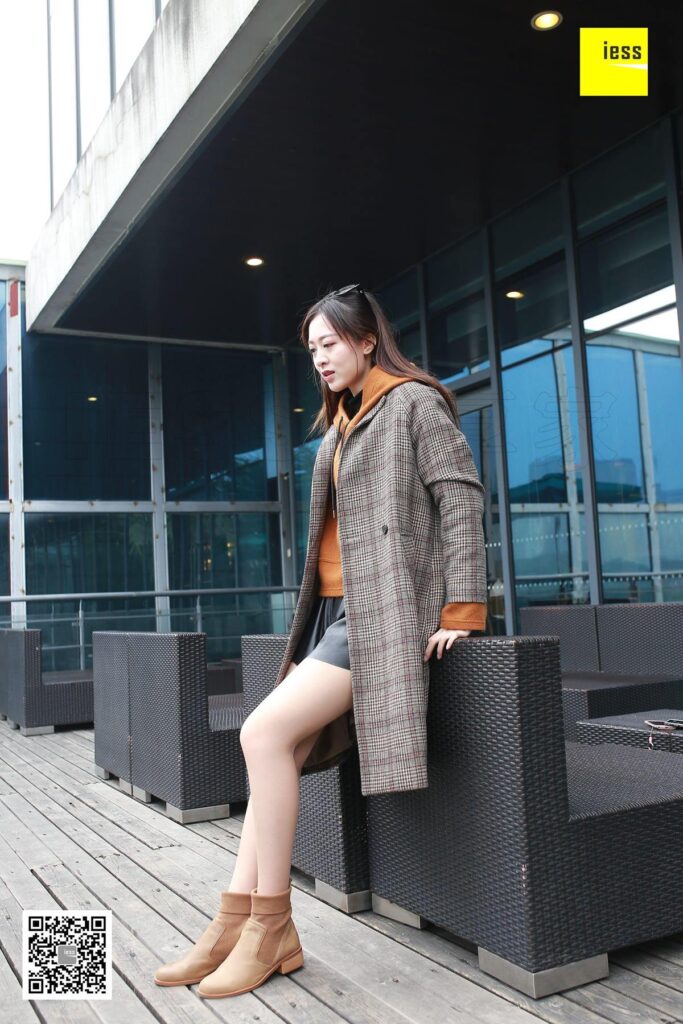 [IESS异思趣向] 2018.02.13 丝享家168：紫紫《霸气短靴肉丝》[99P/46.1MB]插图1