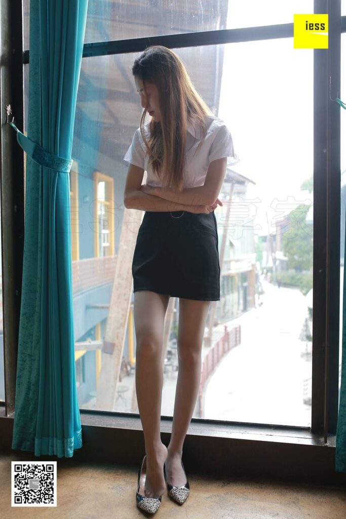 [IESS异思趣向] 2018.02.19 丝享家172：晶晶《衬衣美女秀灰丝》[99P/33.9MB]插图1