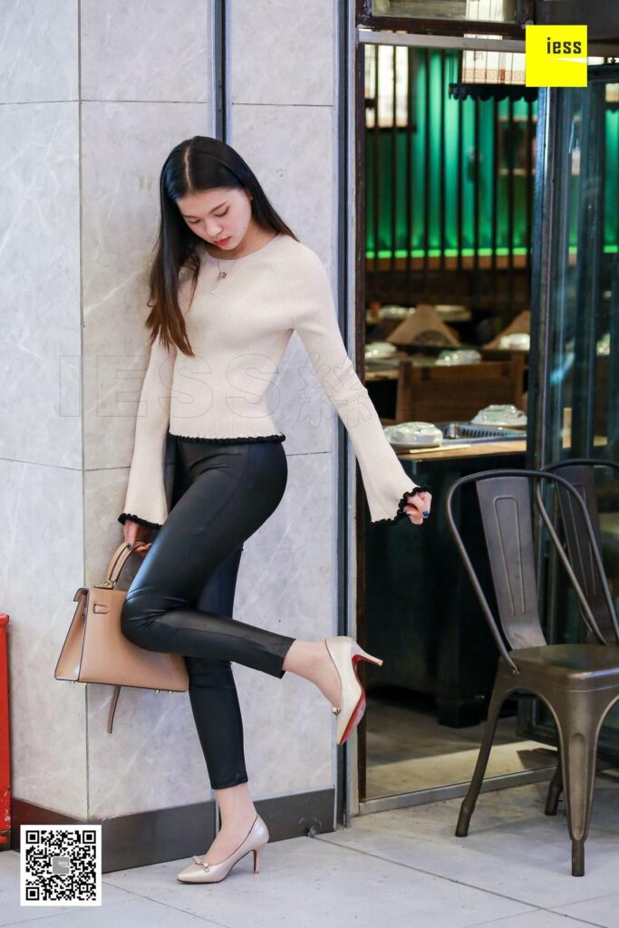 [IESS异思趣向] 2018.02.23 丝享家176：《七七演绎皮裤肉丝》七七 [99P/32.6MB]插图1