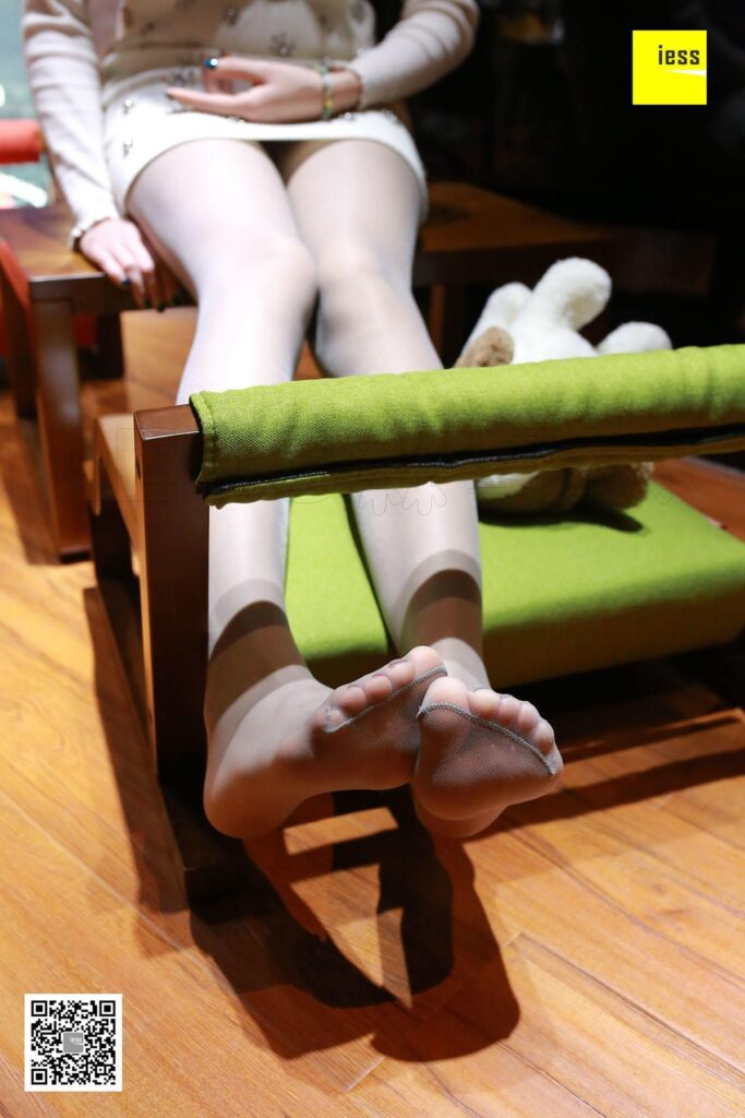 [IESS异思趣向] 2018.03.07 丝享家184：《细腻质感灰丝》七七 [99P/47.4MB]插图1