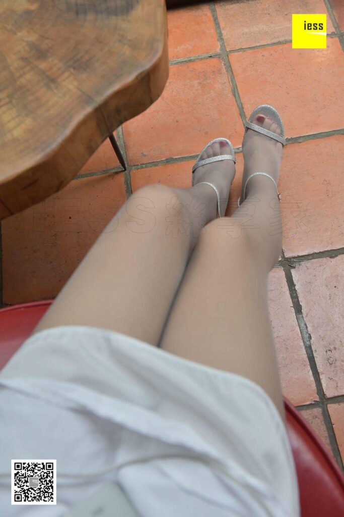 [IESS异思趣向] 2018.03.14 丝享家189：《一字扣凉鞋灰丝》七七 [96P/45.3MB]插图3