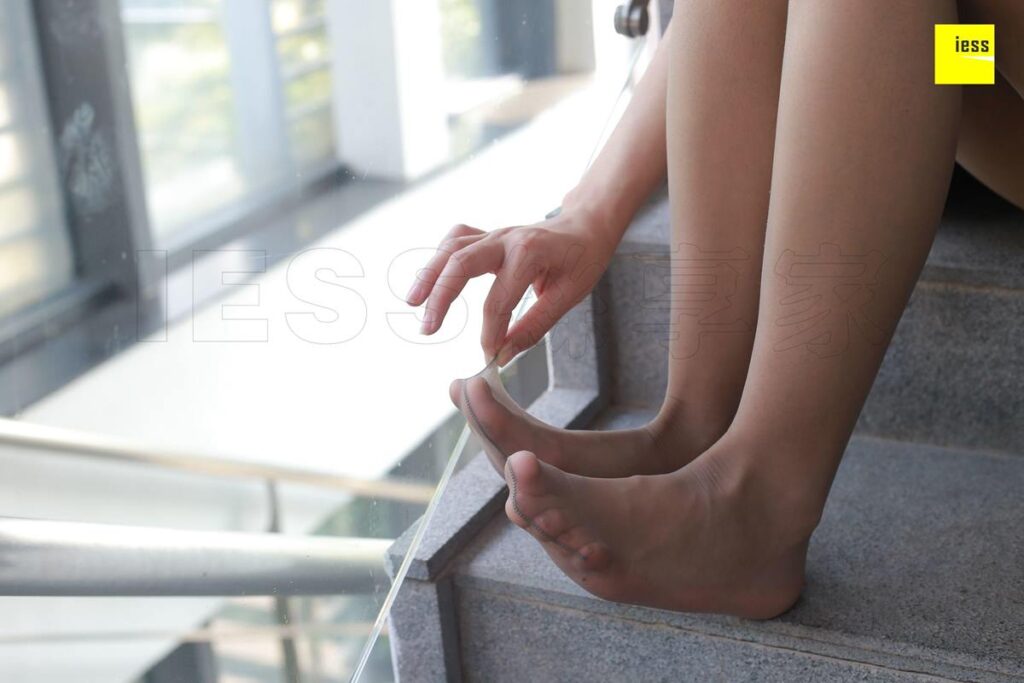 [IESS异思趣向] 2018.03.16 丝享家191：《灰丝清新美足》木木 [99P/36.8MB]插图1