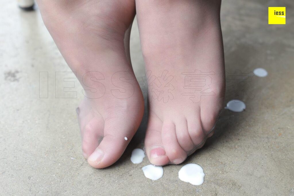 [IESS异思趣向] 2018.03.23 丝享家196：《羽绒服之恋》秋秋 [99P/44.3MB]插图3