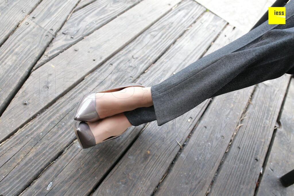 [IESS异思趣向] 2018.05.12 丝享家231：《玉姐短丝西装裤》双双 [99P/109MB]插图3