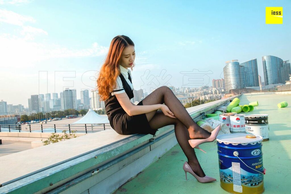 [IESS异思趣向] 2018.05.22 丝享家237：《快看！楼顶上有个嘿丝女》暖暖 [85P/69.8MB]插图2