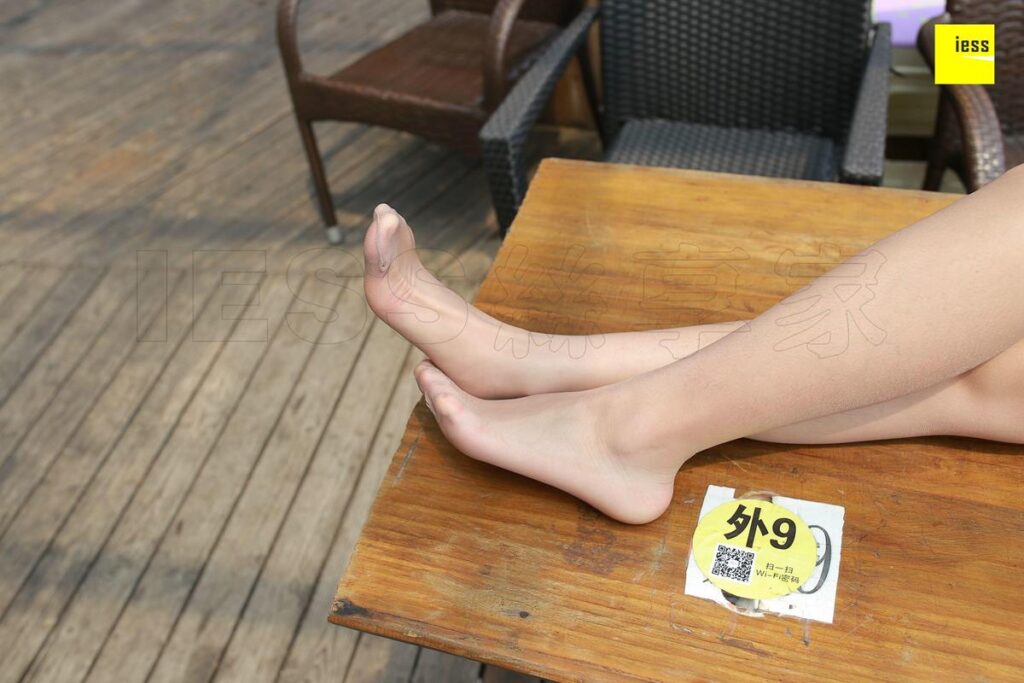 [IESS异思趣向] 2018.06.01 丝享家245：《酒窝妹妹的灰丝》木木 [95P/44.5MB]插图3