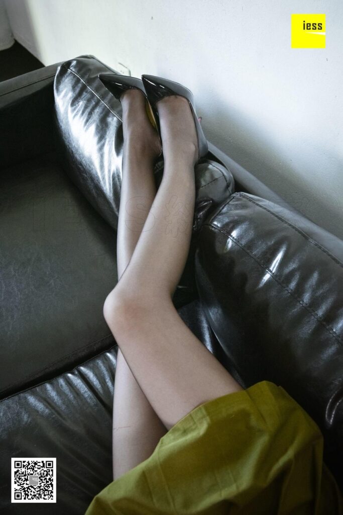 [IESS异思趣向] 2018.06.07 丝享家249：《嘿丝军绿制服》七七 [90P/41MB]插图2