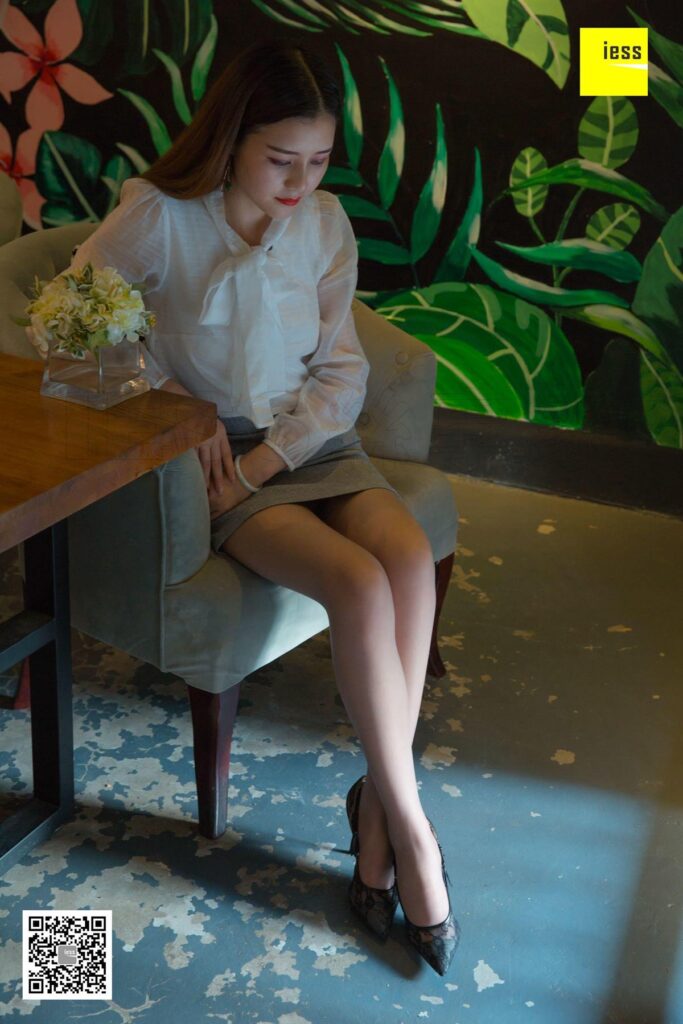 [IESS异思趣向] 2018.06.08 丝享家250：《九妹的暗调灰丝》九妹 [90P/30.8MB]插图2