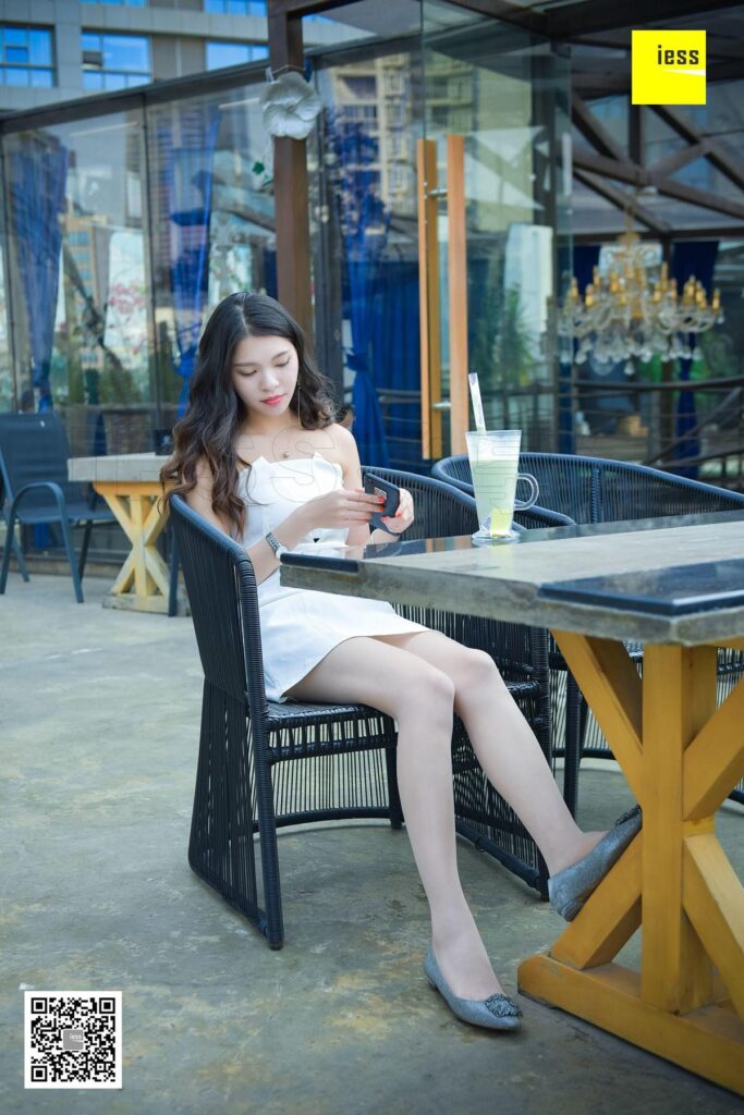 [IESS异思趣向] 2018.06.20 丝享家258：《银色平底鞋肉丝》七七 [95P/43.7MB]插图1