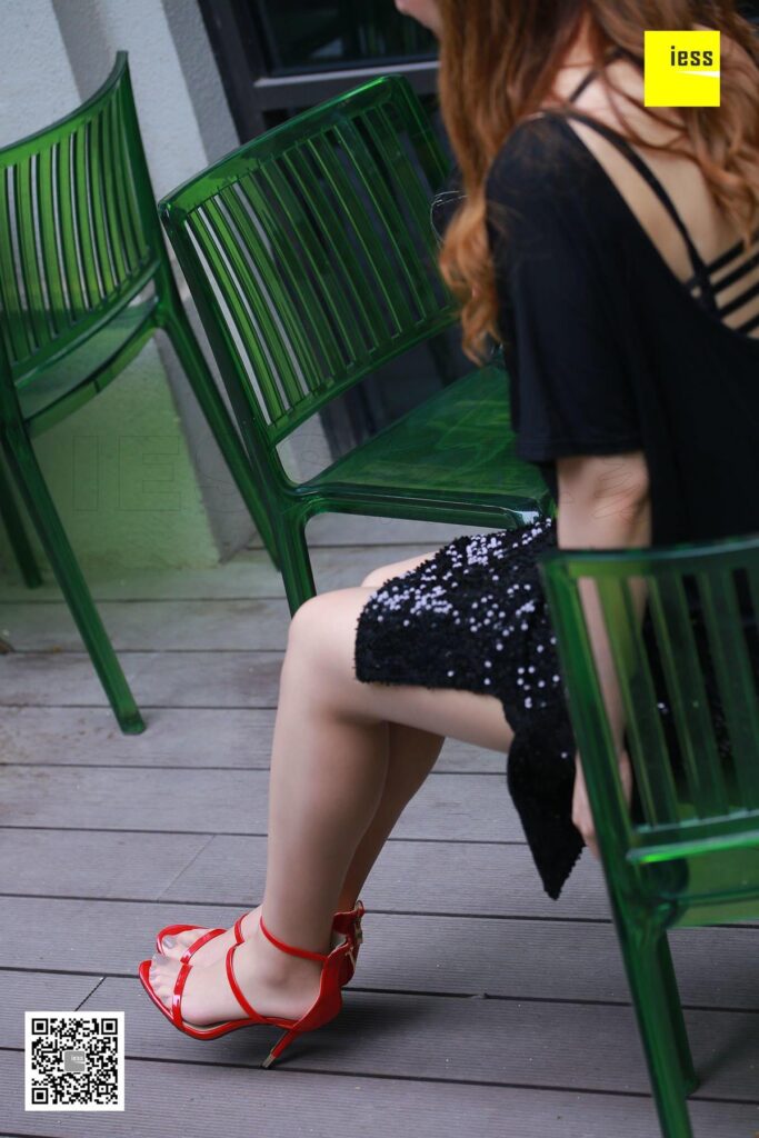 [IESS异思趣向] 2018.06.27 丝享家263：《美背凉鞋肉丝》紫紫 [90P/41.2MB]插图3