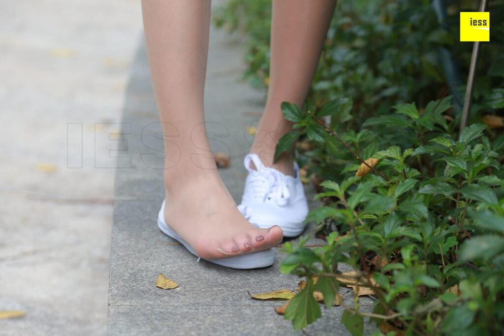 [IESS异思趣向] 2018.06.28 丝享家264：《七七肉丝布鞋》七七 [90P/49.9MB]插图1