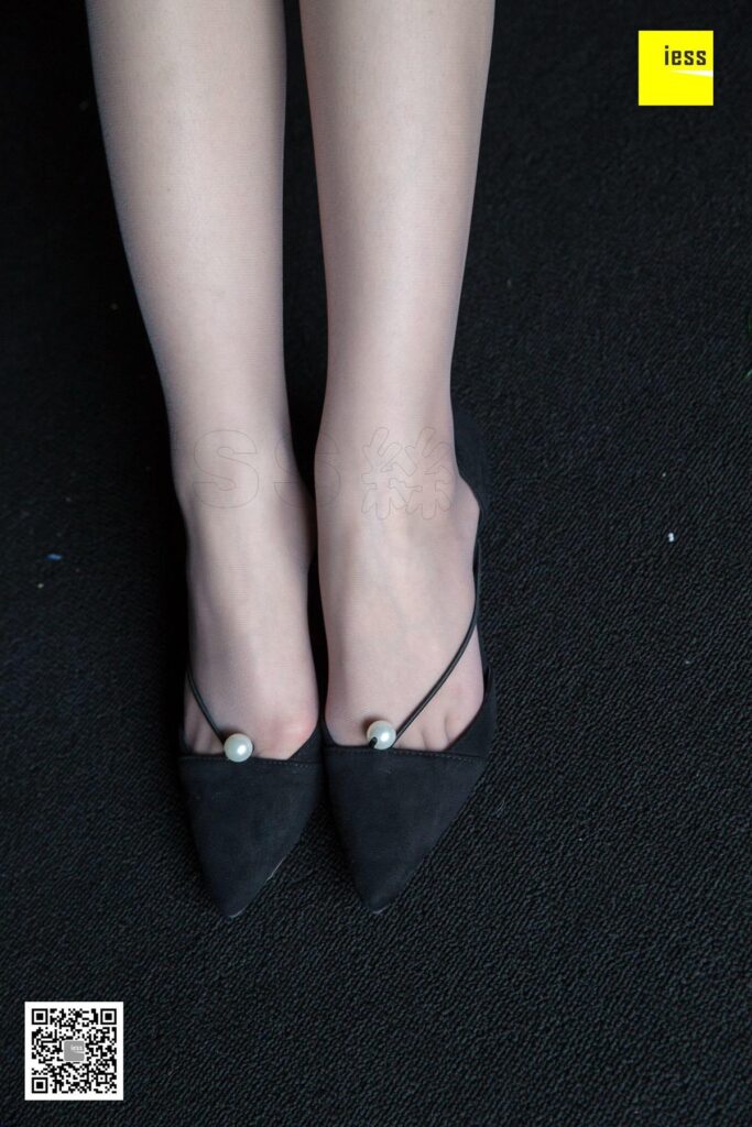 [IESS异思趣向] 2018.07.03 丝享家266：《足模姐姐玩灰丝》名利姐 [93P/46.3MB]插图1