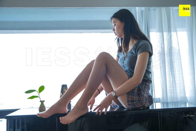 [IESS异思趣向] 2018.07.24 丝享家279：《黑白琴键上的美足》七七 [95P/31.8MB]-无料摄影圈