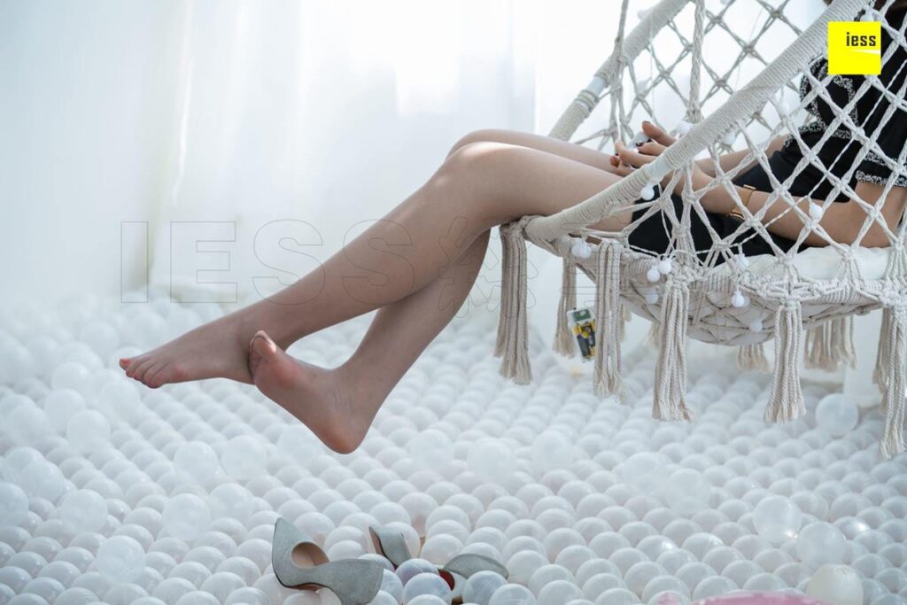 [IESS异思趣向] 2018.08.09 丝享家291：《玩个球》姗姗 [95P/28.1MB]插图2