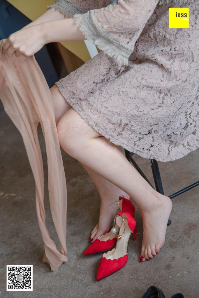 [IESS异思趣向] 2018.08.14 丝享家294：《脱下丝袜你还爱我吗》紫紫 [96P/37.3MB]插图2