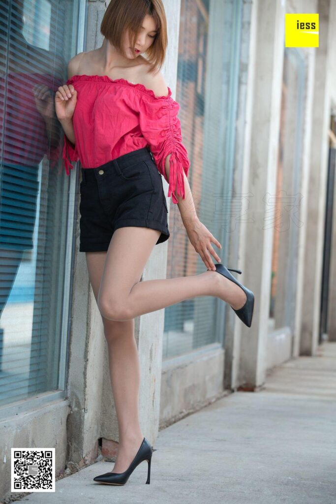 [IESS异思趣向] 2018.08.21 丝享家299：《幼师桃子的短裤》桃子 [95P/39.1MB]插图1