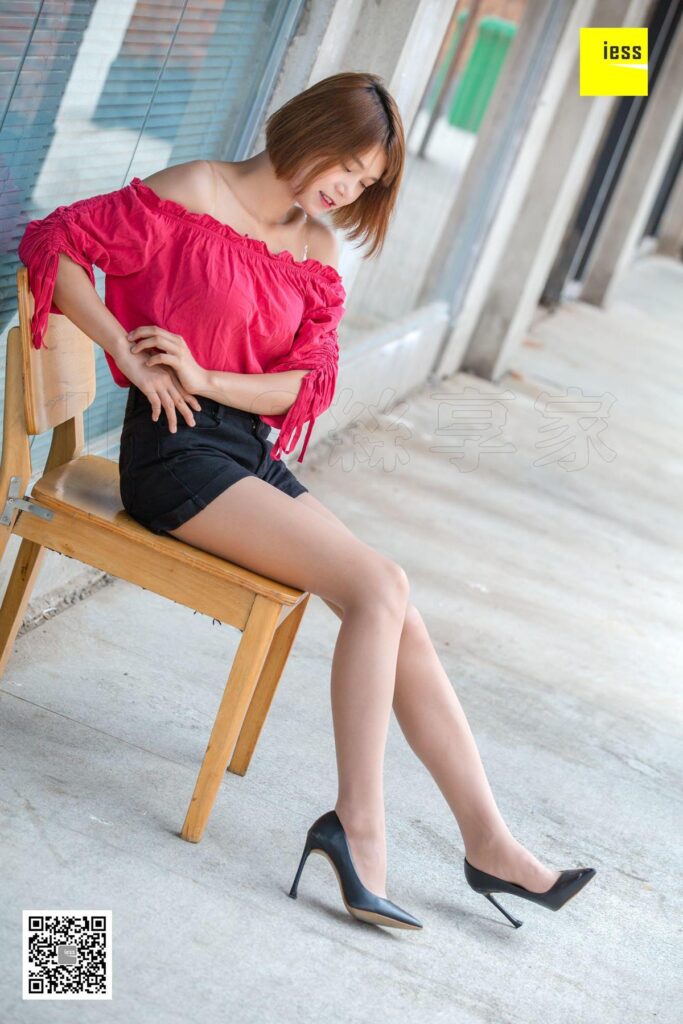 [IESS异思趣向] 2018.08.21 丝享家299：《幼师桃子的短裤》桃子 [95P/39.1MB]插图3