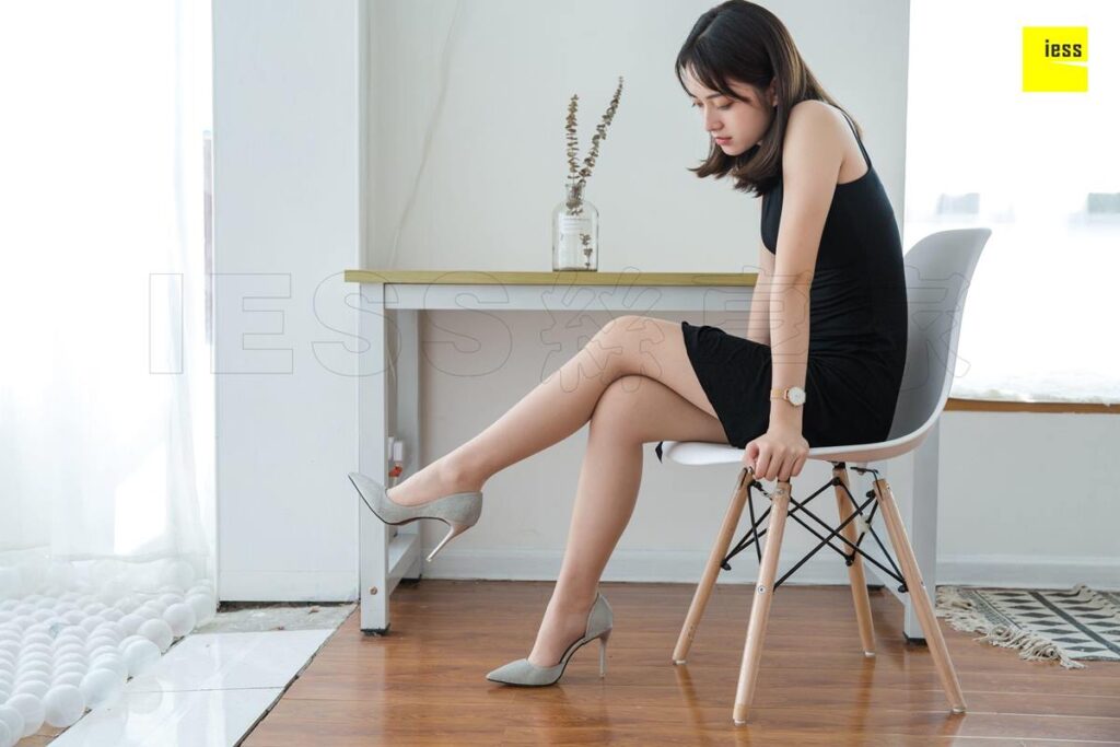 [IESS异思趣向] 2018.08.30 丝享家306：《哪里来的线头？》姗姗 [85P/25.7MB]插图2