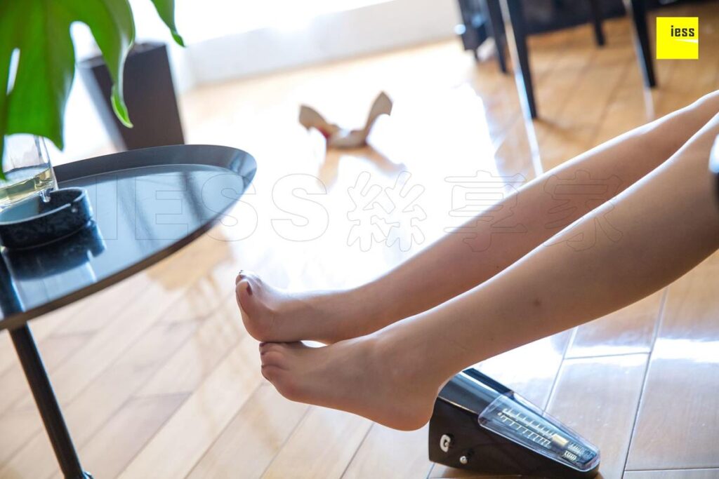 [IESS异思趣向] 2018.09.12 丝享家314：《沙发慵懒的美仁》七七 [95P/36.5MB]插图1