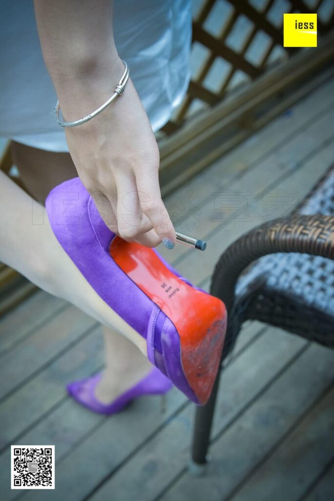 [IESS异思趣向] 2018.10.01 丝享家327：《透视趾缝媚紫高跟》七七 [90P/42MB]插图2