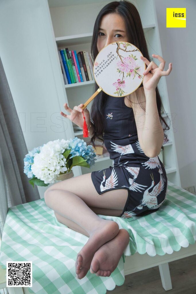 [IESS异思趣向] 2018.10.17 丝享家339：《文欣黑色妖姬》文欣 [90P/52.2MB]插图4