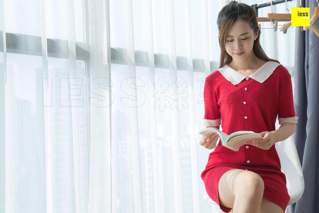 [IESS异思趣向] 2018.11.06 丝享家353：《紫紫甜美一字扣凉鞋》紫紫 [96P/40.8MB]插图1