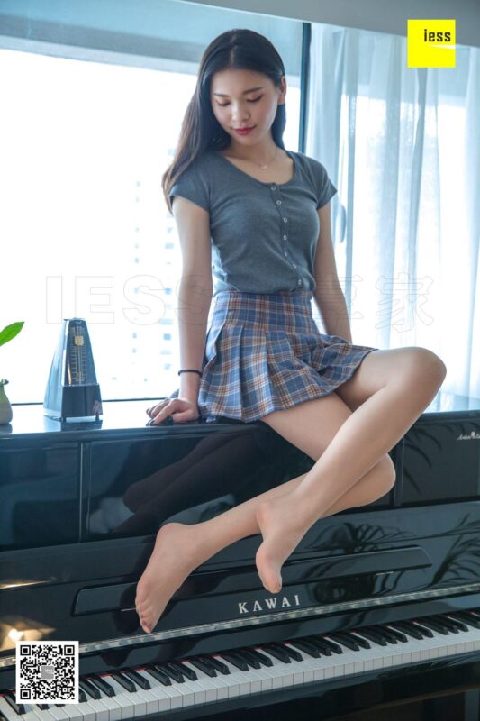 [IESS异思趣向] 2018.11.09 丝享家356：《黑白琴键上的美足》七七 [92P/29.8MB]-无料摄影圈