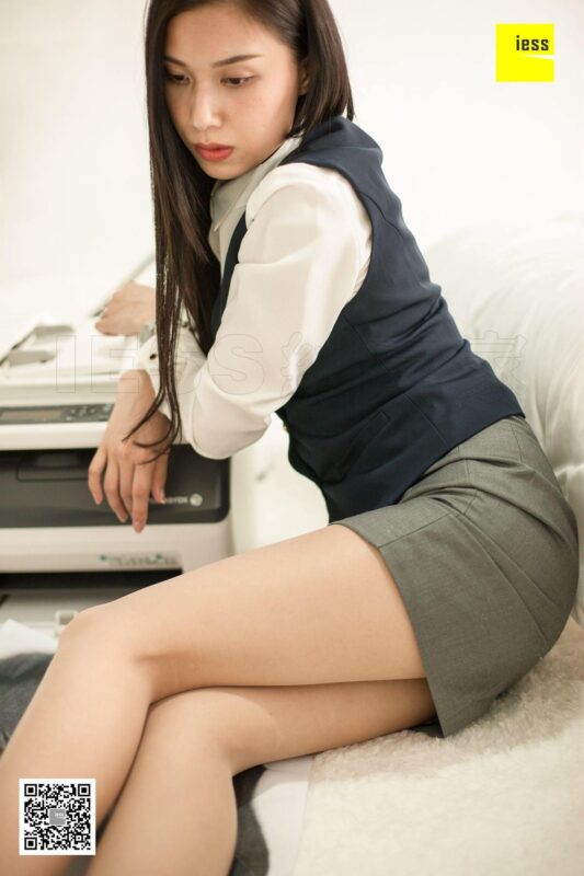 [IESS异思趣向] 2018.11.16 丝享家361：《偷玩复印机的女同事》辣妈（君君）[82P/23.6MB]-无料摄影圈