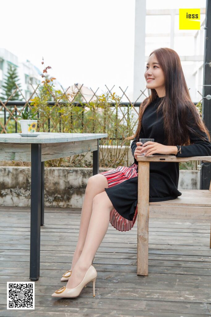 [IESS异思趣向] 2018.11.29 丝享家370：《婉萍的多肉花园》婉萍 [94P/42.2MB]插图1