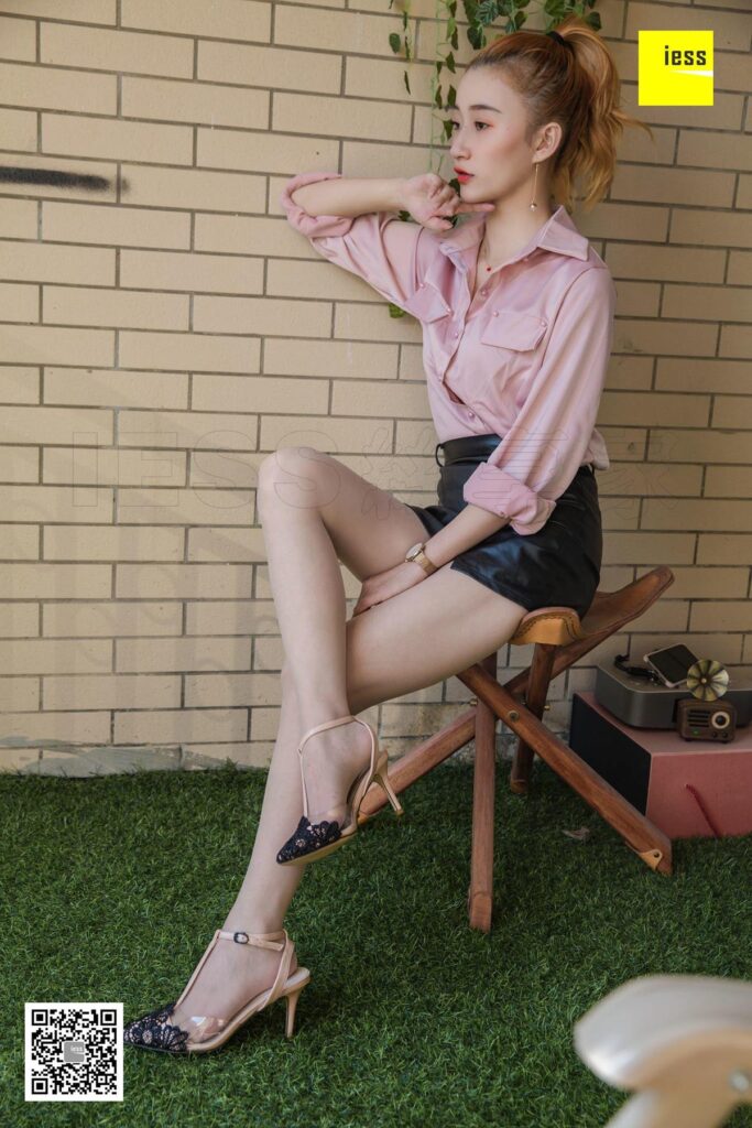 [IESS异思趣向] 2018.12.06 丝享家375：《秋秋的小皮裙》秋秋 [87P/44.6MB]插图2