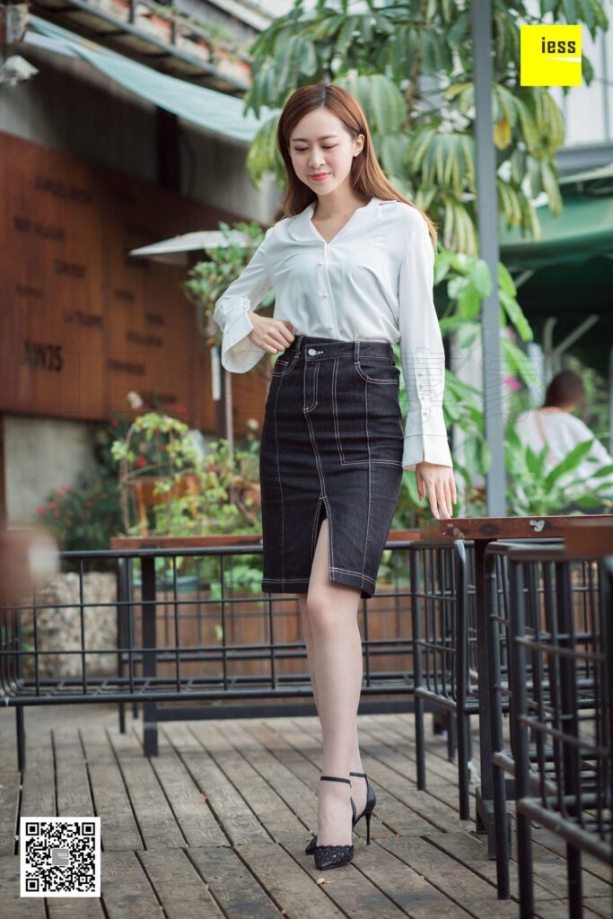 [IESS异思趣向] 2018.12.17 丝享家382：《紫紫知性灰丝》紫紫 [90P/31.7MB]插图2