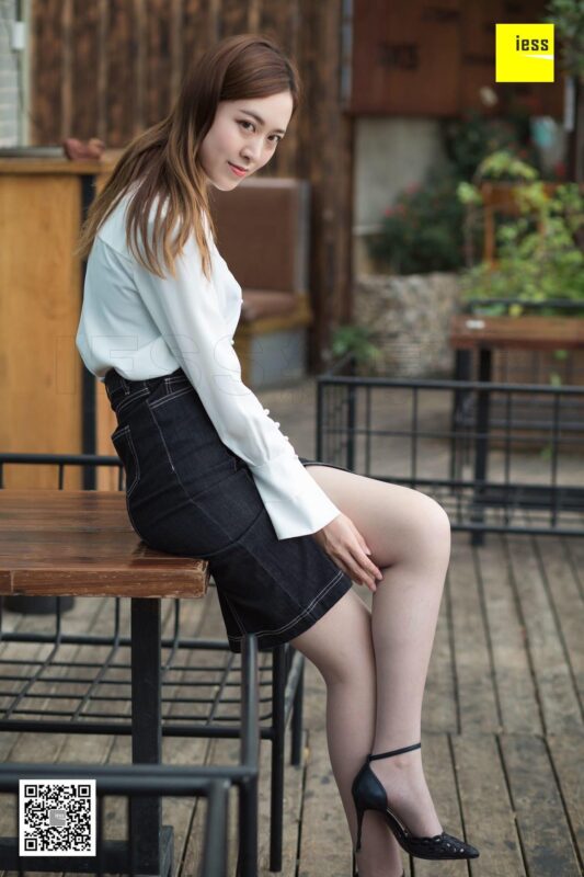 [IESS异思趣向] 2018.12.17 丝享家382：《紫紫知性灰丝》紫紫 [90P/31.7MB]-无料摄影圈